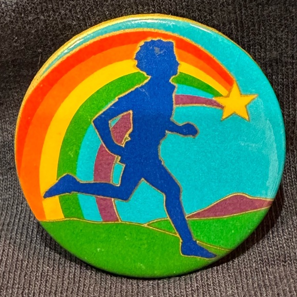1980 Rainbow Running Button - Picture 1 of 2